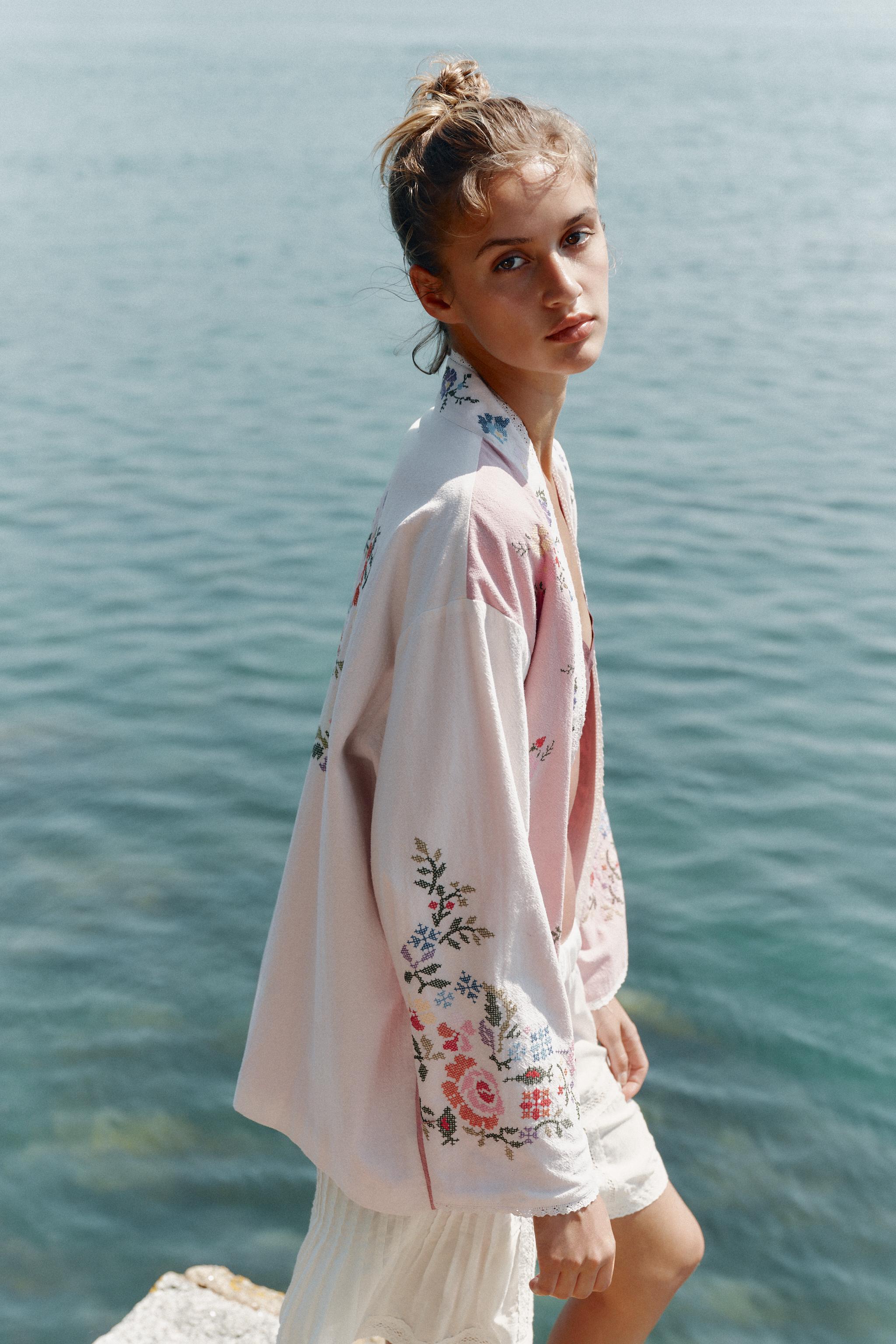 CAFTAN EN COTON AVEC BRODERIES FLEURS